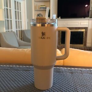 40 oz Taupe Hearth & Hand with Magnolia Stanley Cup